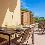 Guesthost - Bouganville Seaside Charm Flat W Veranda Appartement *