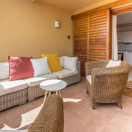 Appartement Guesthost - Bouganville Seaside Charm Flat W Veranda