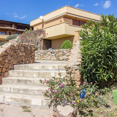 Guesthost - Bouganville Seaside Charm Flat W Veranda Appartement *