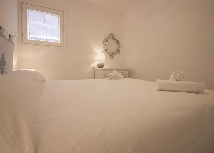 Guesthost - Bouganville Seaside Charm Flat W Veranda