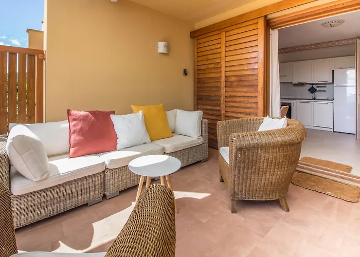 Apartman Guesthost - Bouganville Seaside Charm Flat W Veranda