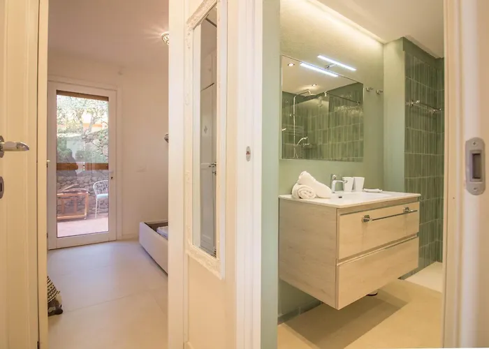 Guesthost - Bouganville Seaside Charm Flat W Veranda Apartman