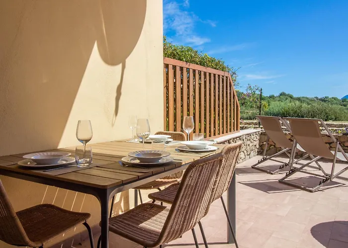 Guesthost - Bouganville Seaside Charm Flat W Veranda Apartman *