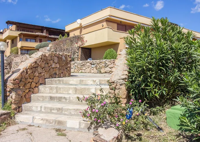 Guesthost - Bouganville Seaside Charm Flat W Veranda Apartman *
